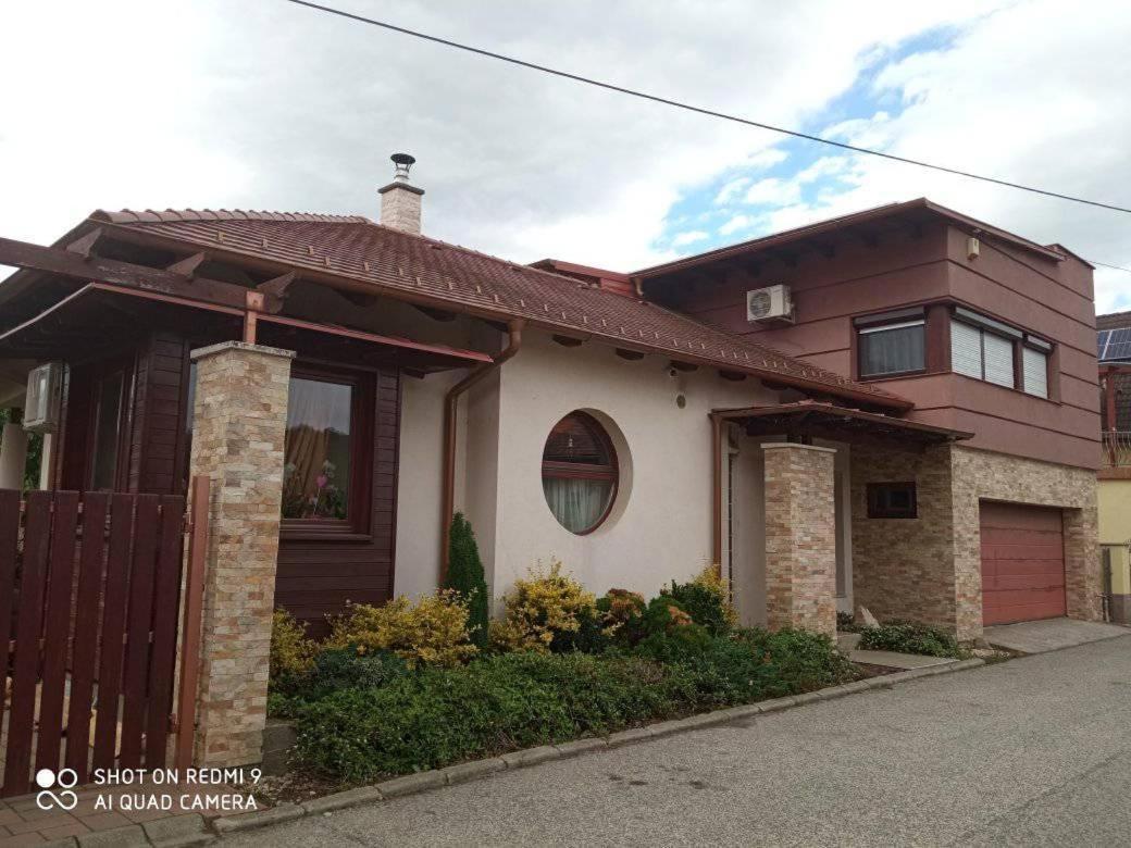 Besenyei Apartman Sarvar Exterior photo